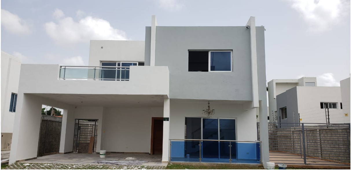 Casa de 2 niveles en San Cristóbal , 3 habitaciones 2.5 baño